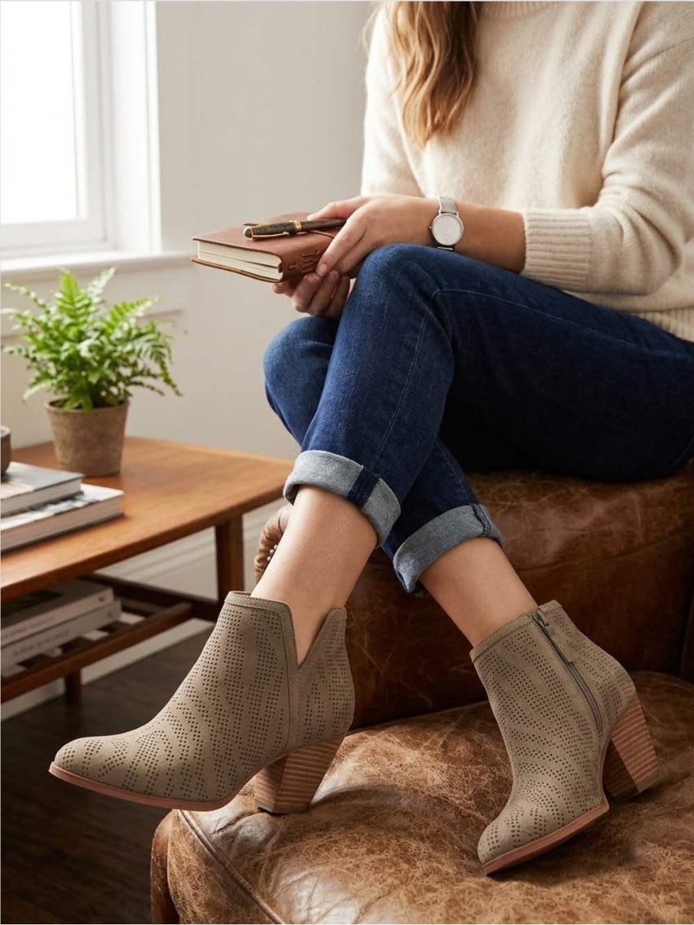 ♠️ Ankle Boots • Good
Women’s Suede Leather Ankle Boots Taupe Size 8M